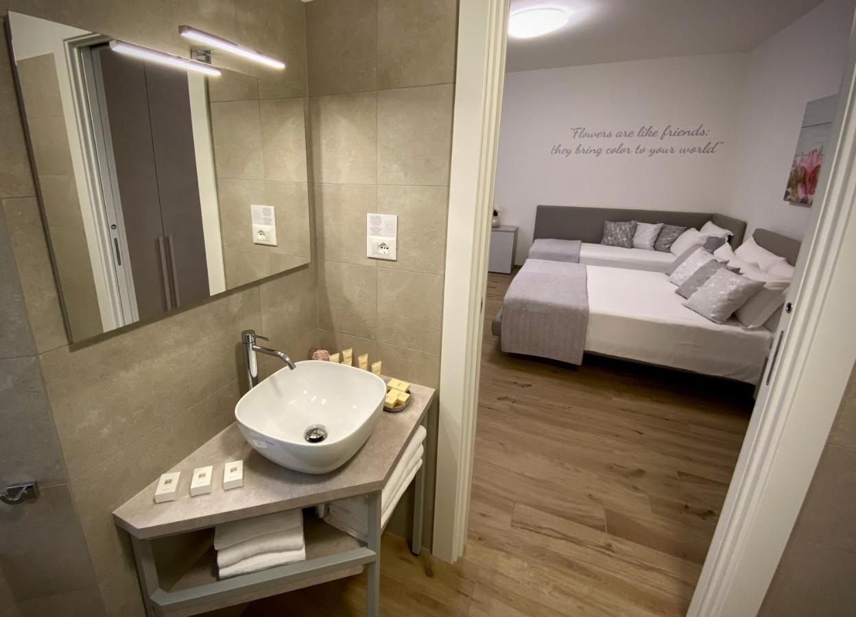Five Flowers Guest House Trieste Exterior foto